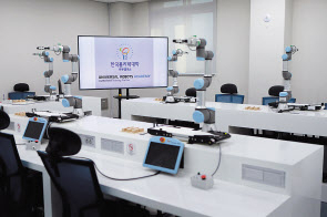 폴리텍 로봇캠퍼스의 유니버설로봇 공인인증 교육센터. [한국폴리텍대학 제공]