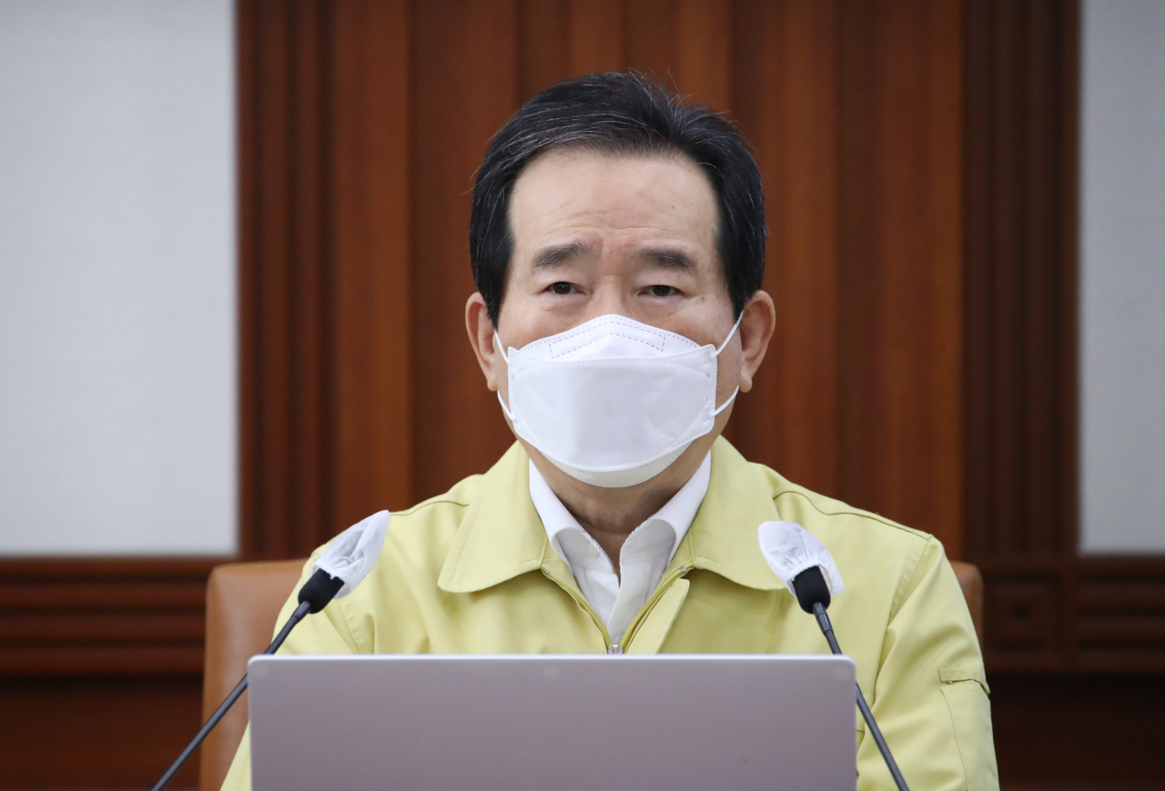 정세균 국무총리가 3일 오전 정부서울청사에서 열린 코로나19 대응 중앙재난안전대책본부 회의를 주재하고 있다.［연합］