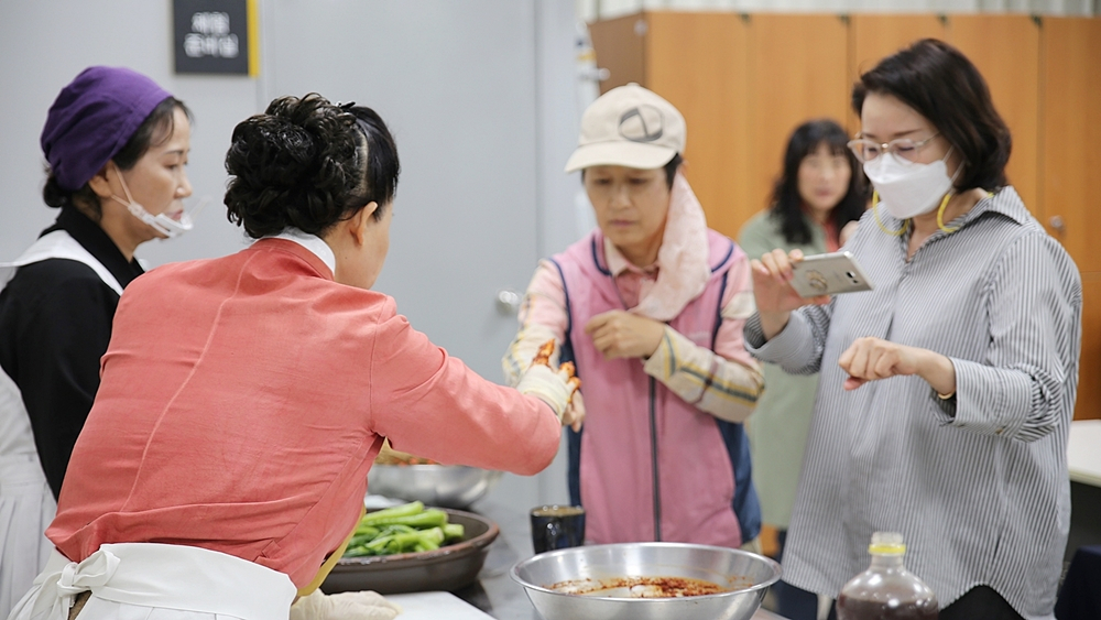 세계김치연구소가 진행중인 김치소믈리에 교육과정 모습.[세계김치연구소 제공]