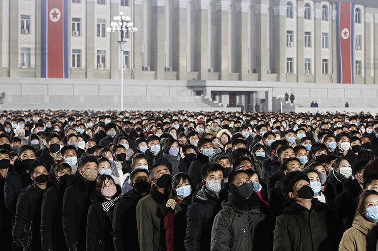 North Korean people watch fireworks display to celebrate the New Year at Kim Il Sung Square in Pyongyang on Jan. 1. (AP-Yonhap)