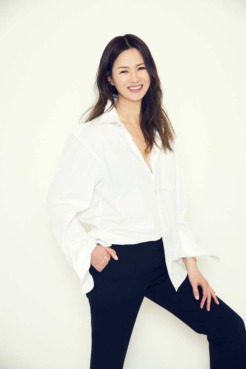 방송인 이소라 씨가 CJ오쇼핑 기획 프로그램 ‘이소라 프로젝트’의 진행자로 새로운 도전에 나선다. ‘이소라 프로젝트’는 매주 일요일 오전 10시에 방송한다. [CJ오쇼핑 제공]