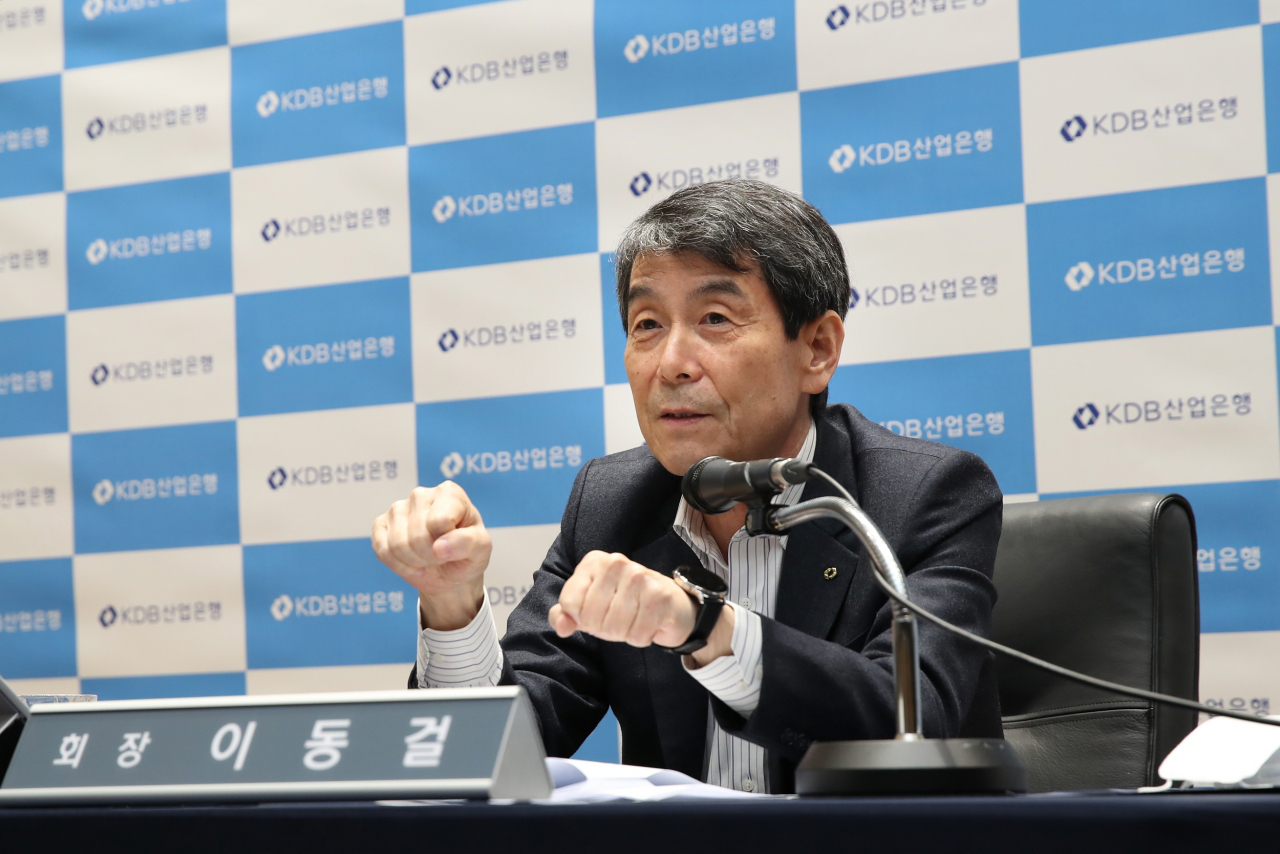 [사진=이동걸 산업은행 회장이 지난 1월 기자간담회를 하고 있는 모습. 산은 제공]
