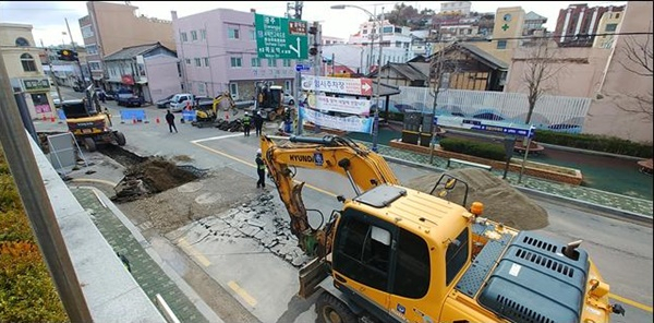 전남 목포 근대역사문화거리 일대에 전선 지중화사업이 진행되고 있다. [목포시 제공]