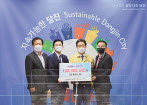 성금기부식 모습. (사진 오른쪽부터) 허상희 동부건설 대표이사, 김홍장 당진시장, 김성진 한국토지신탁 전무이사, 왕현정 당진시복지재단 이사장. [동부건설 제공]