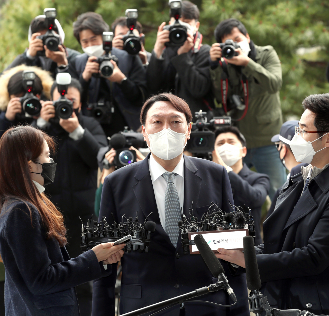 윤석열 검찰총장이 4일 오후 서울 서초구 대검찰청에서 사퇴 입장을 밝히고 있다. [연합]