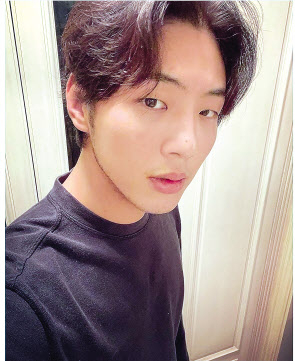 배우 지수(28·본명 김지수)의 학교폭력 의혹을 최초로 제기한 A씨는 5일 헤럴드경제와 전화 인터뷰에서 “사과나 보상을 원하는 게 아니고 (지수가)‘나쁜 사람’이었다는 것만 알리고 싶었다”고 폭로 배경을 밝혔다. [지수 인스타그램 캡처]