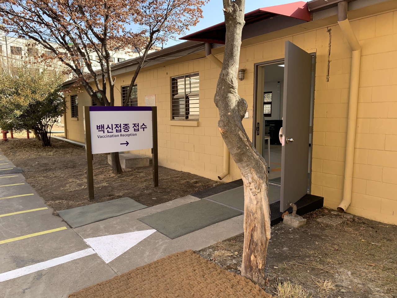 COVID-19 vaccinations kicked off on Feb. 26 in South Korea. The photo shows one of the vaccination sites in Seoul. (Kim Arin/The Korea Herald)