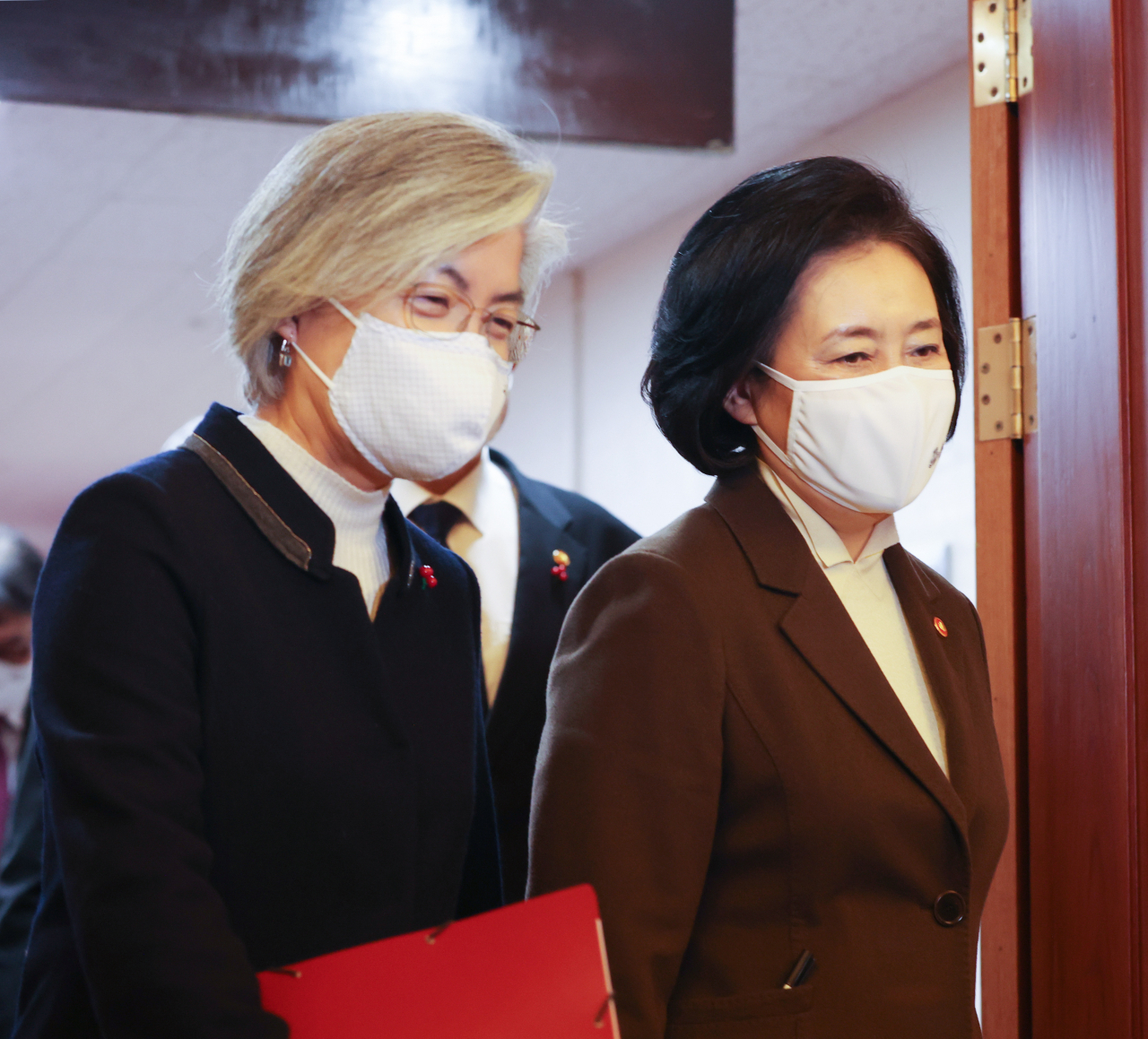 강경화 전 외교부 장관(왼쪽)과 박영선 더불어민주당 서울시장 후보