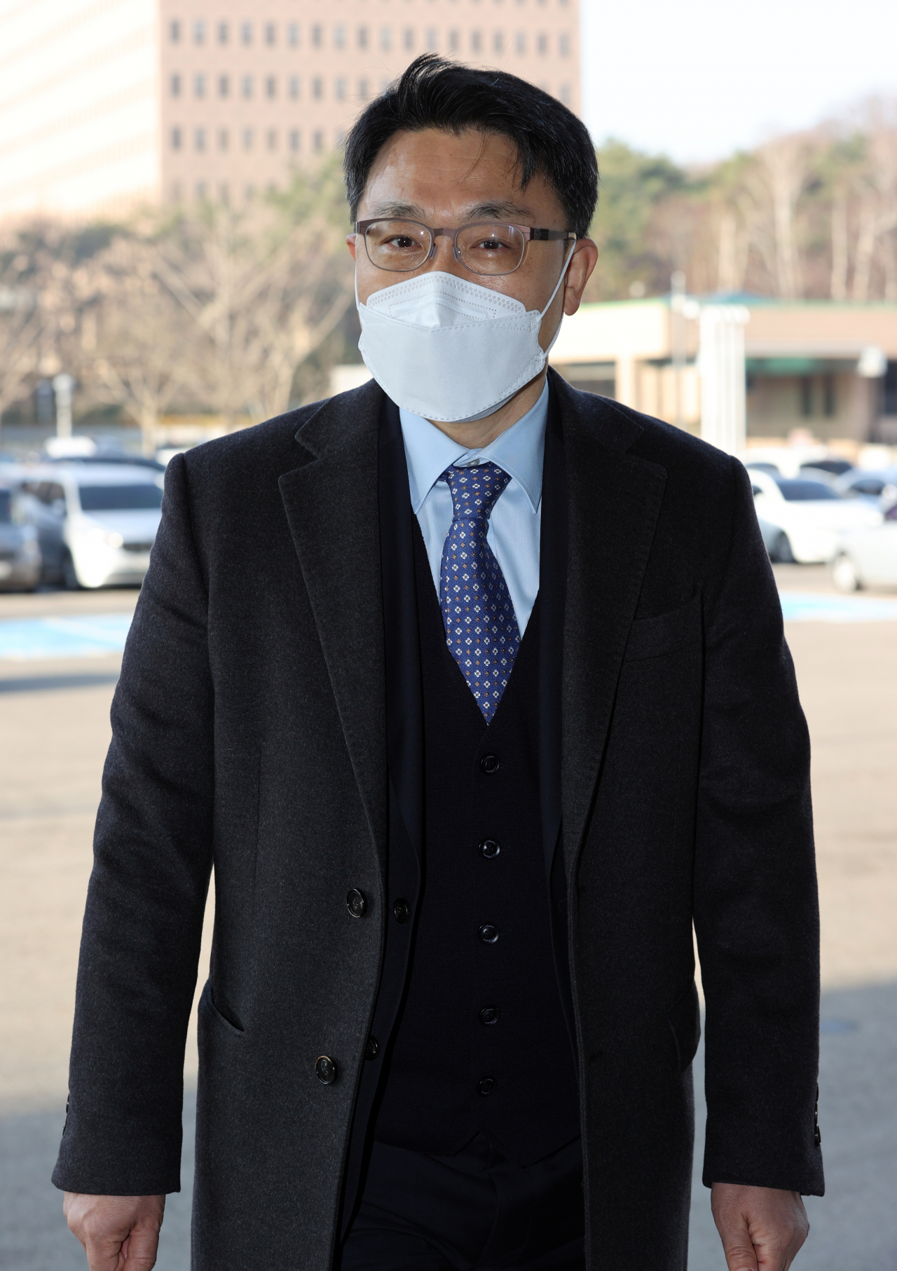 김진욱 고위공직자범죄수사처장이 5일 오전 정부과천청사 공수처로 출근하고 있다. [연합]