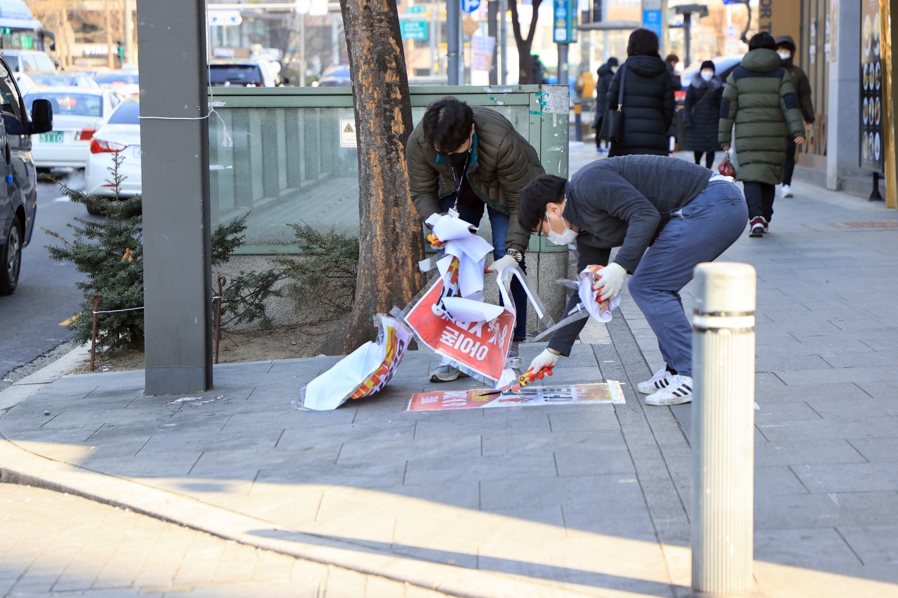 서울 동작구가 지난해 불법광고물을 제거해 깨끗한 도시환경을 조성한 모습. [동작구 제공]