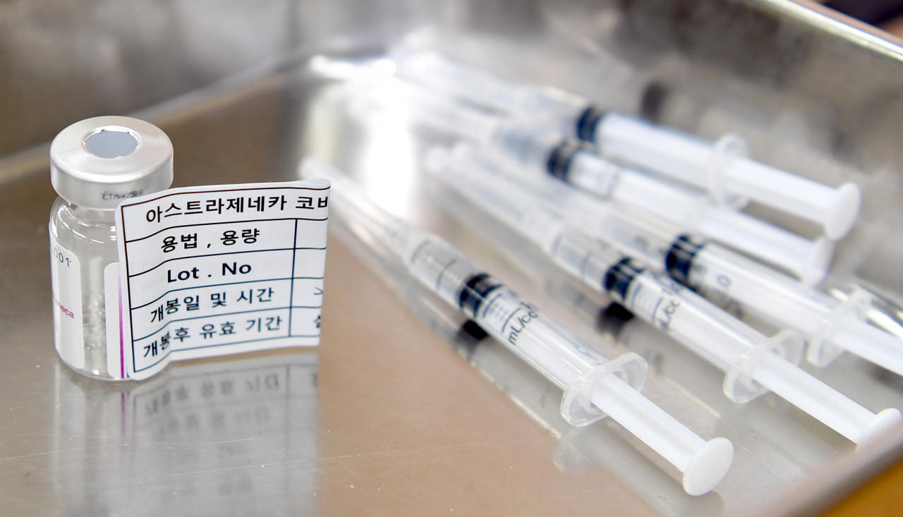 8일 오후 광주 동구 전남대병원에서 신종 코로나바이러스 감염증(코로나19) 아스트로제네카(AZ) 백신이 의료진 접종을 위해 준비돼 있다. [연합]