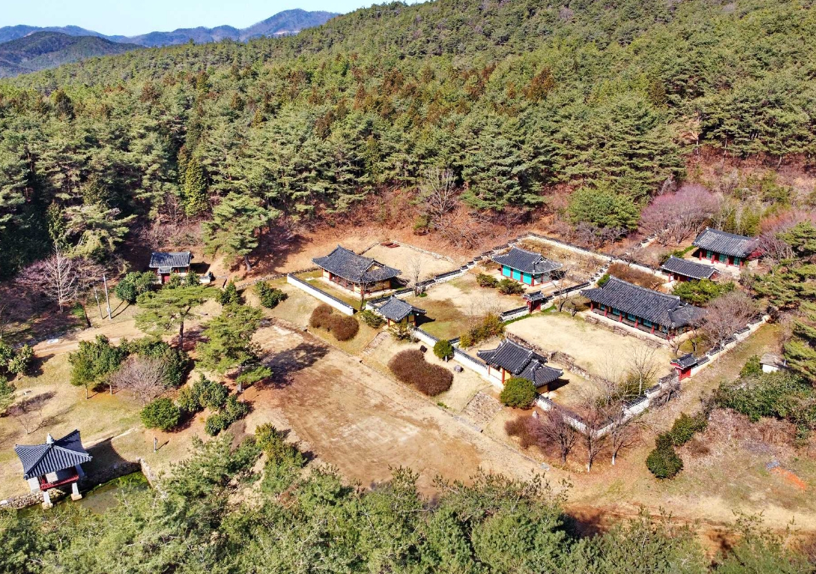 영광군 불갑에 있는 내산서원 전경