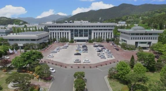 밀양시청 전경.