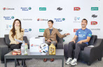 왼쪽부터 정순주 아나운서, 이영표 대한축구협회 축구사랑나눔재단 이사, 조원희 선수. [현대오일뱅크 제공]