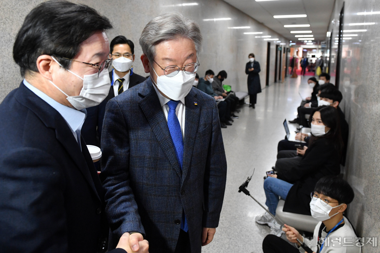 이재명 경기지사와 염태영 수원시장(오른쪽)
