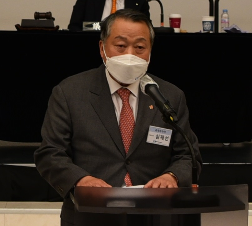 인천상공회의소 제24대 회장으로 당선된 심재선 공성운수㈜ 대표이사가 인사말을 하고 있다.