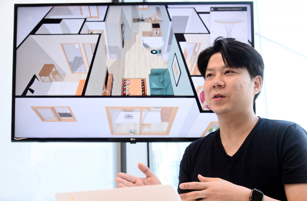 하진우 어반베이스 대표가 3D 공간 데이터 구축 기술인 오토스케치를 설명하고 있다. [사진=이상섭 기자]