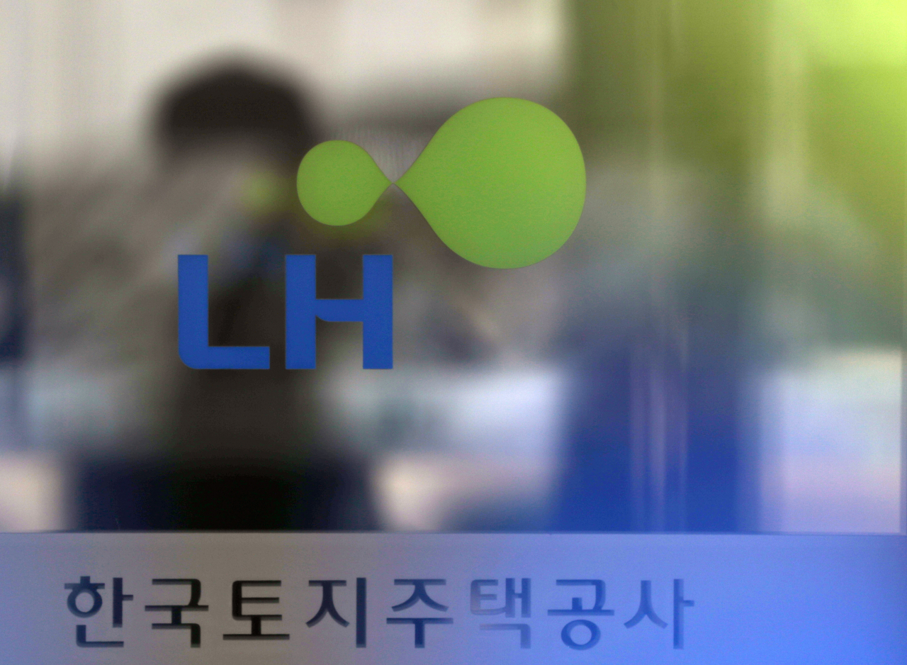 ‘걸리면 나가면 된다’는 생각 뜯어고칠 조치나와야…LH 환골탈태 어떻게 [부동산360]