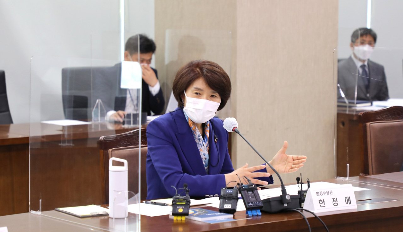Environment Minister Han Jeoung-ae speaks during a press briefing Wednesday held in Sejong. (Ministry of Environment)