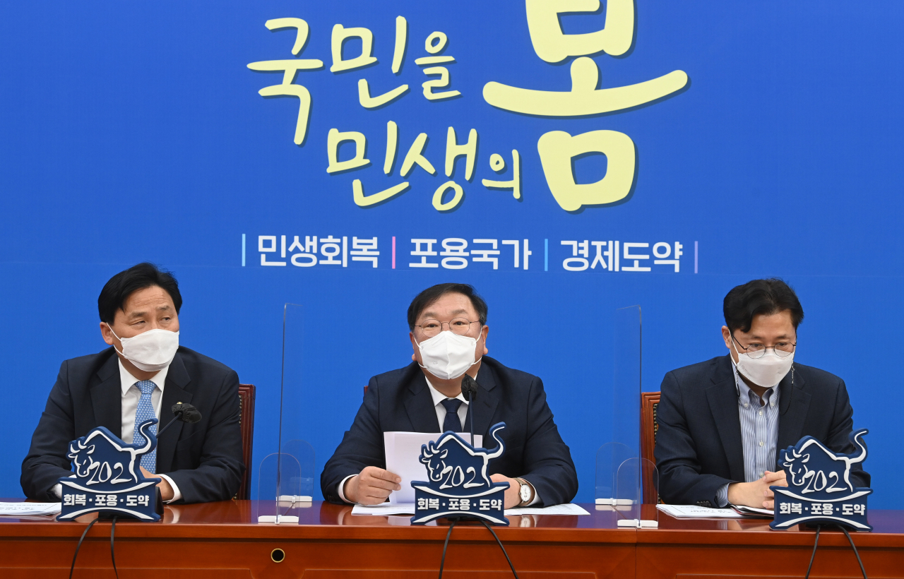 김태년 더불어민주당 당대표 직무대행이 11일 오전 국회에서 열린 정책조정회의에서 발언하고 있다. 이상섭 기자