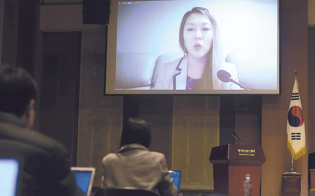 제니 타운 스팀슨센터 38노스 부국장은 10일 한국언론진흥재단과 미국 동서센터가 주최한 ‘한미 언론 합동토론회’에서 조 바이든 행정부가 새로운 대북정책을 내놓더라도 1년 앞으로 다가온 한국 대선 등 도전과제가 놓여 있다고 밝혔다.