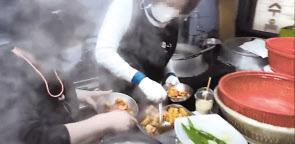BJ 파이가 동영상으로 촬영한 부산 식당에서 반찬을 재사용하는 모습 [BJ 파이 방송 영상 캡처]