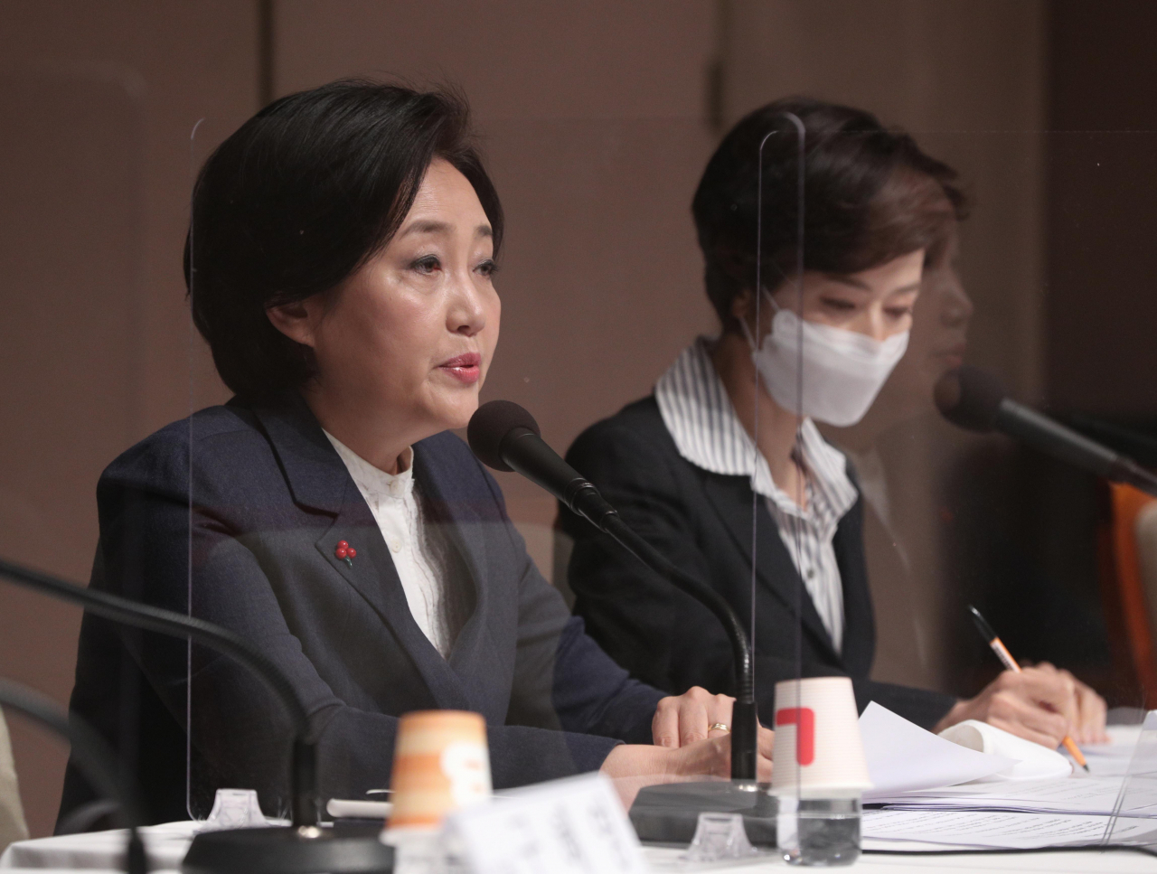 박영선 더불어민주당 서울시장 후보가 11일 오전 서울 중구 프레스센터에서 열린 관훈토론회에서 패널들의 질의에 답변하고 있다. [국회사진기자단]