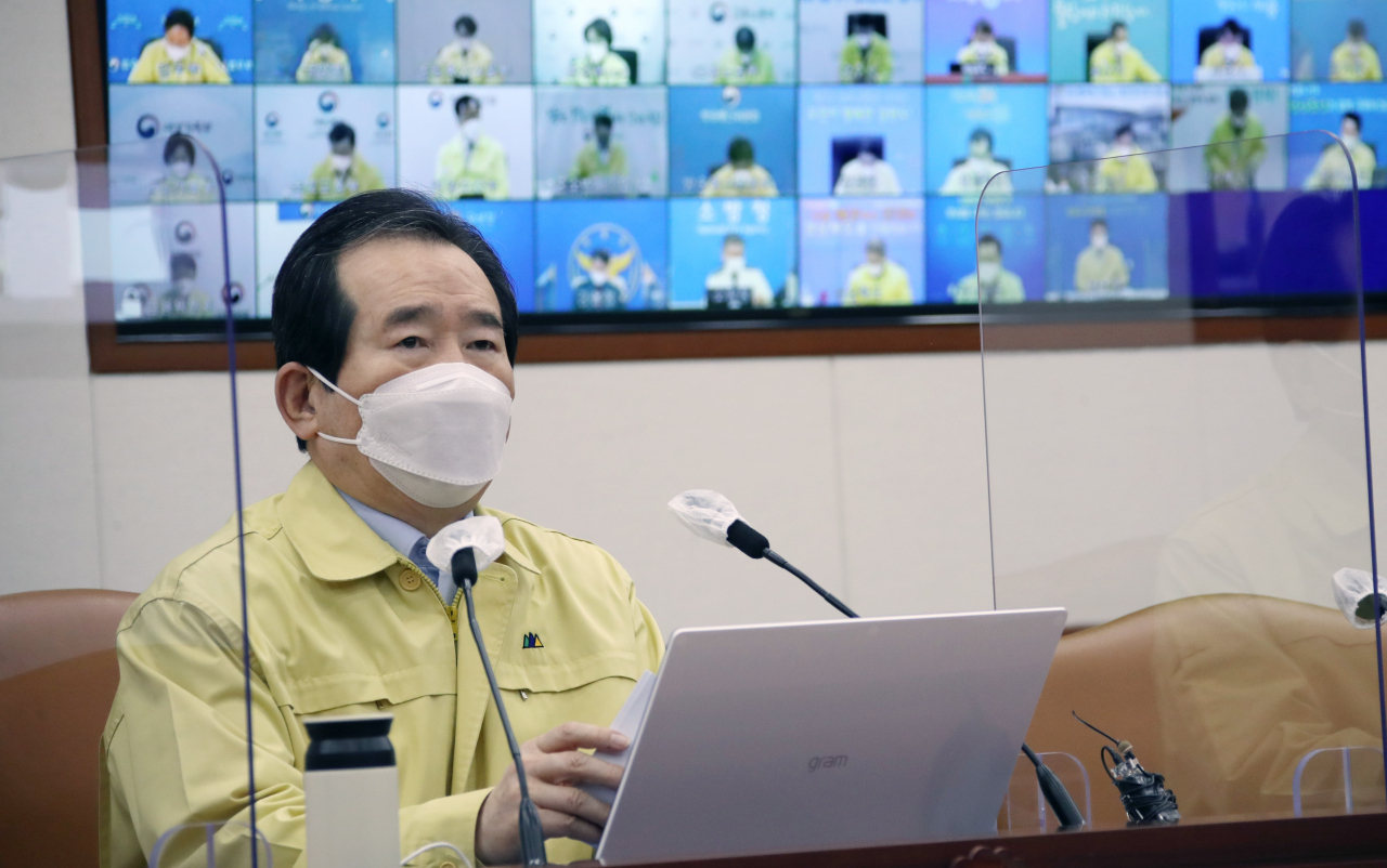 정세균 국무총리가 12일 정부서울청사에서 열린 신종 코로나바이러스 감염증(코로나19) 대응 중앙재난안전대책본부(중대본) 회의를 주재하며 발언하고 있다. [연합]