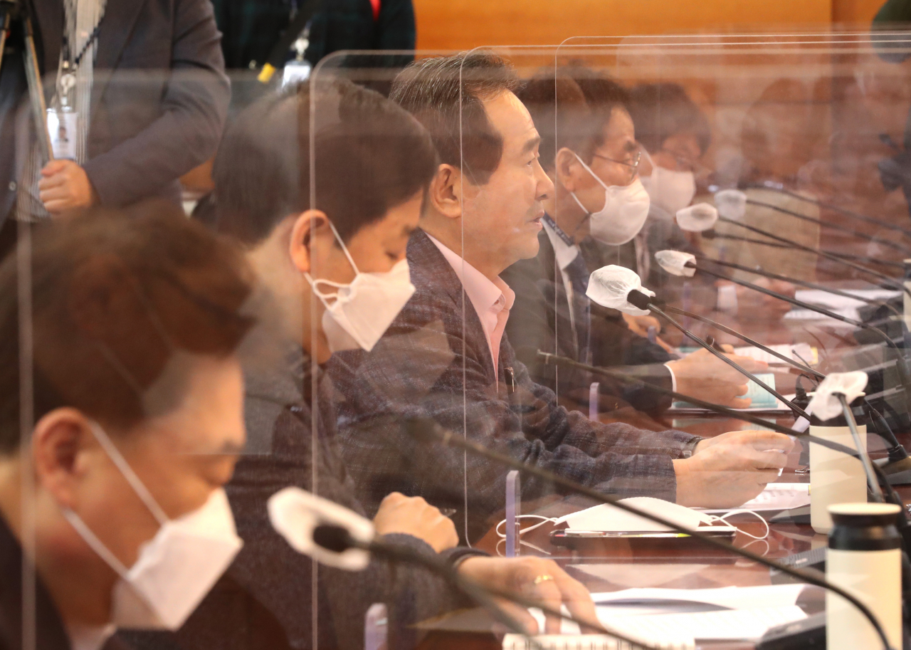 정세균 국무총리가 14일 정부서울청사에서 열린 LH 후속조치 관계장관회의를 주재하고 있다. [연합]
