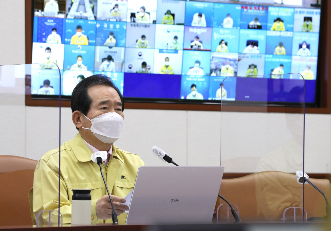 정세균 국무총리가 14일 정부서울청사에서 열린 코로나19 대응 중대본 회의를 주재하고 있다. ［연합］