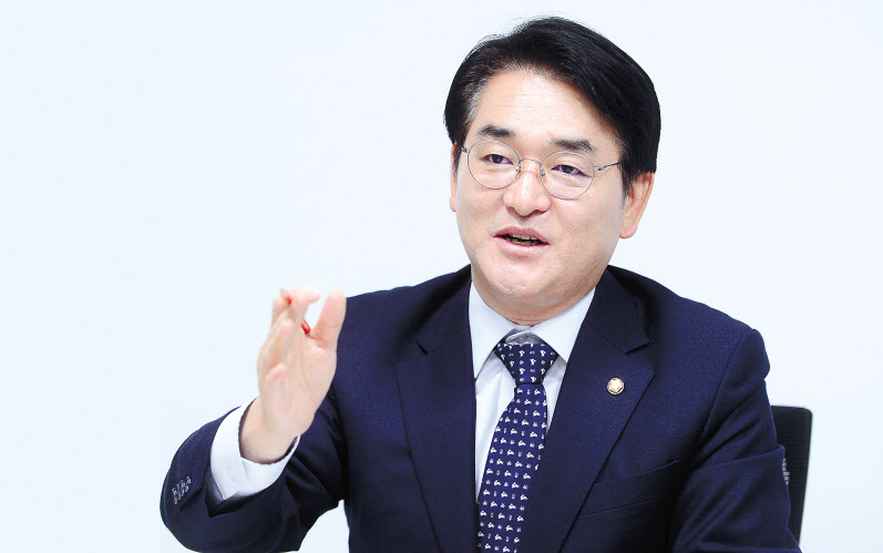 박용진 더불어민주당 의원이 지난 11일 헤럴드경제와 인터뷰에서 대통령선거 출마와 정치 현안 등에 대한 솔직한 이야기를 털어놨다. [이상섭 기자]