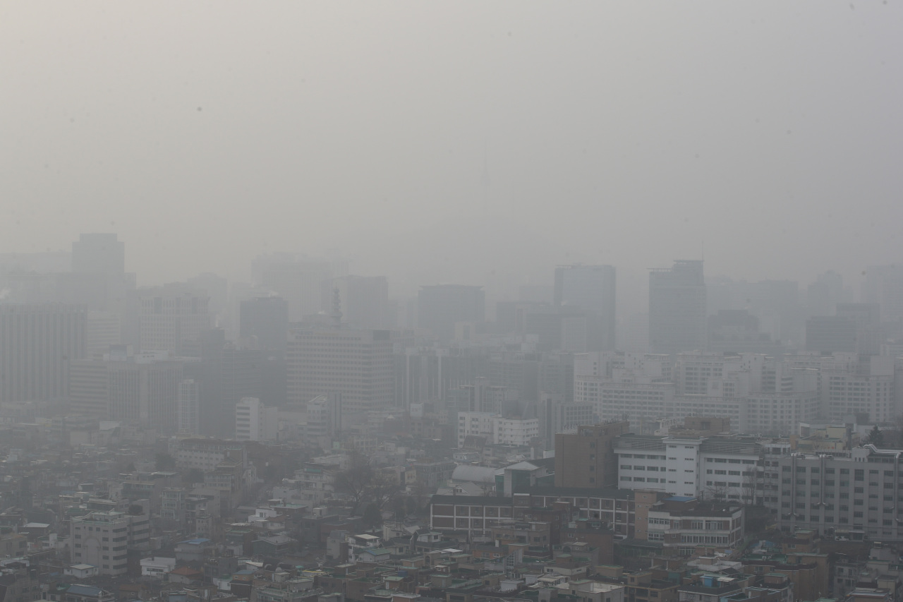 The sky above Seoul is clouded with fine dust Tuesday as fine dust concentrations reached serious levels across South Korea. (Yonhap)