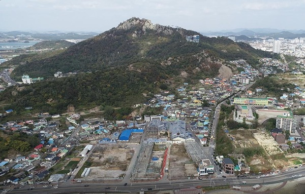 목포 유달산 아래 서산·온금지구 전경.