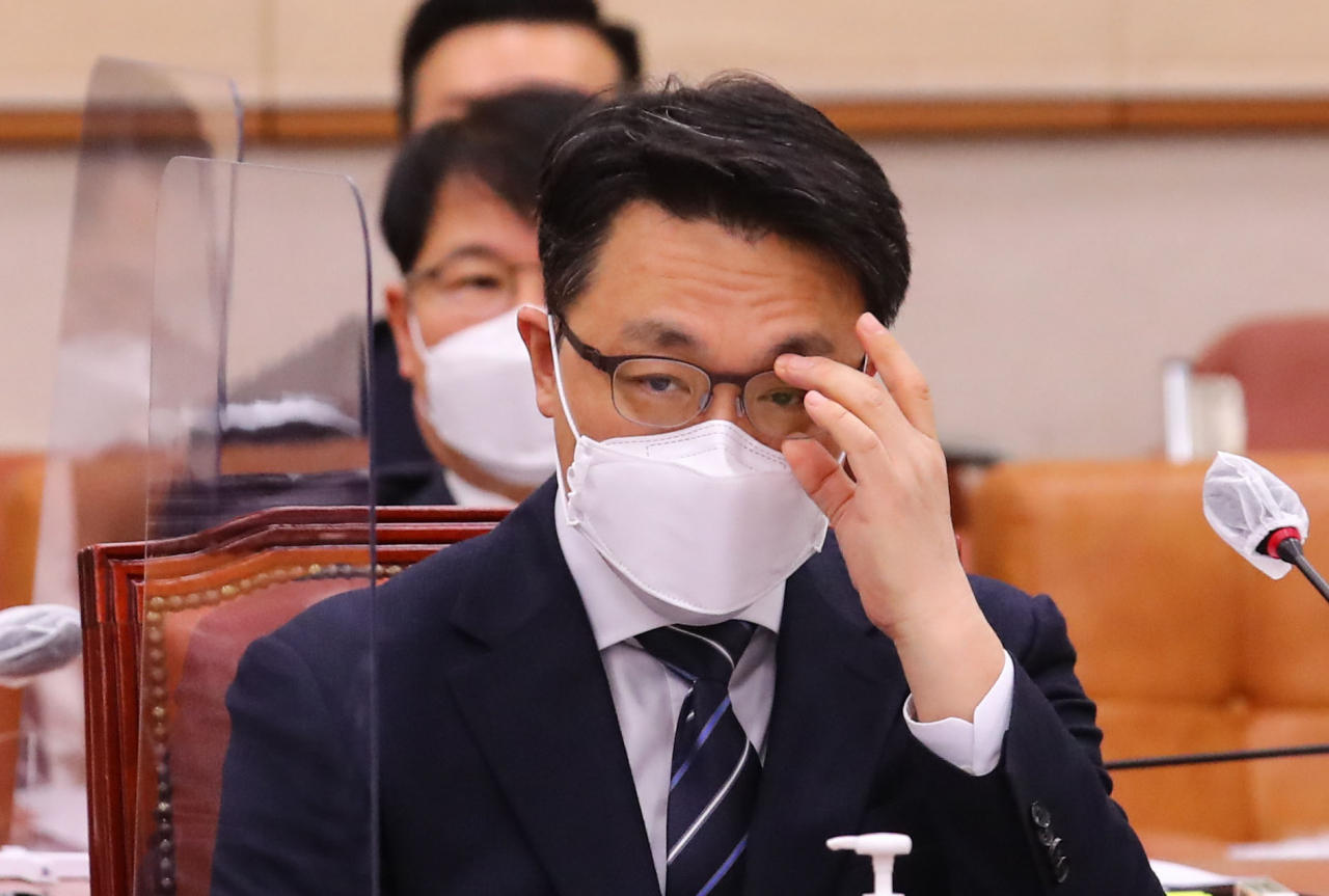 김진욱 고위공직자 범죄수사처(공수처) 처장이 16일 국회에서 열린 법제사법위원회 전체회의에 출석해 답변하고 있다. [연합]