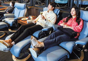 서울 용산 아파크몰점 CGV 씨네드쉐프 내에 문을 연 ‘스트레스리스 시네마’.[에이스침대 제공]