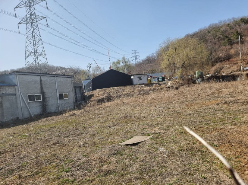 참여연대와 민주사회를 위한 변호사모임이 경기 시흥시 과림동에서 적발한 오랜 기간 농지로 활용하지 않고 방치한 것으로 추정되는 농지 불법 투기로 의심되는 땅. [참여연대 제공]