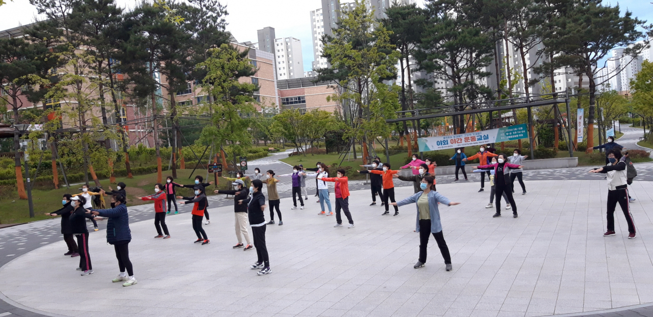 야외운동교실. [구리시]
