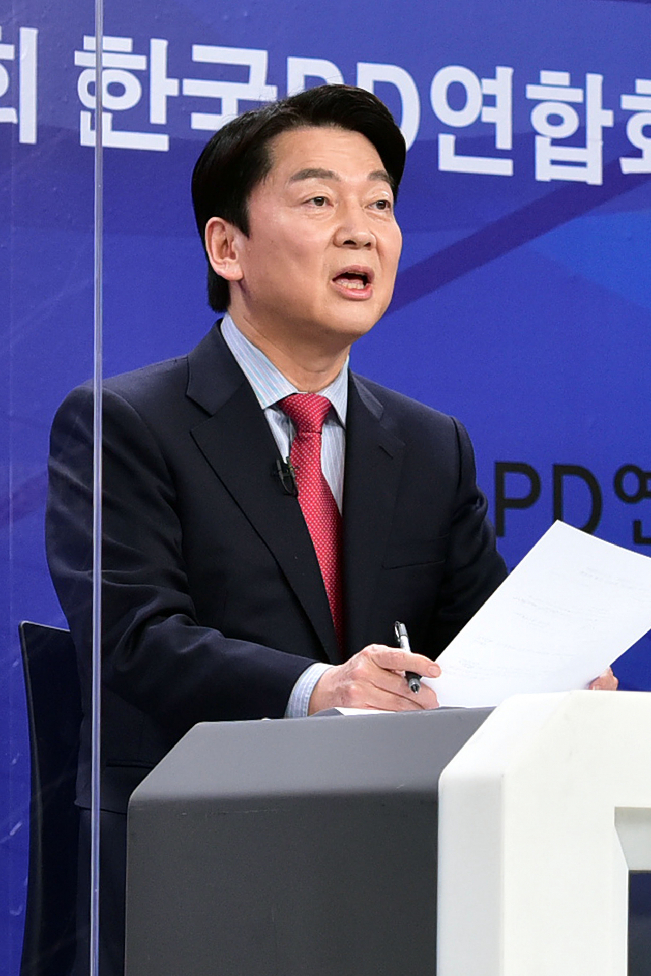 국민의당 안철수 서울시장 후보가 17일 서울 목동 한국방송회관에서 한국기자협회, 방송기자연합회, 한국PD연합회 주최로 열린 후보자 초청토론회에서 발언하고 있다. [연합]