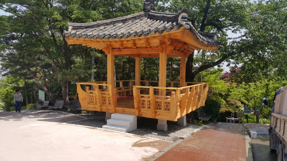 2018 와룡공원 전통 정자. [종로구 제공]