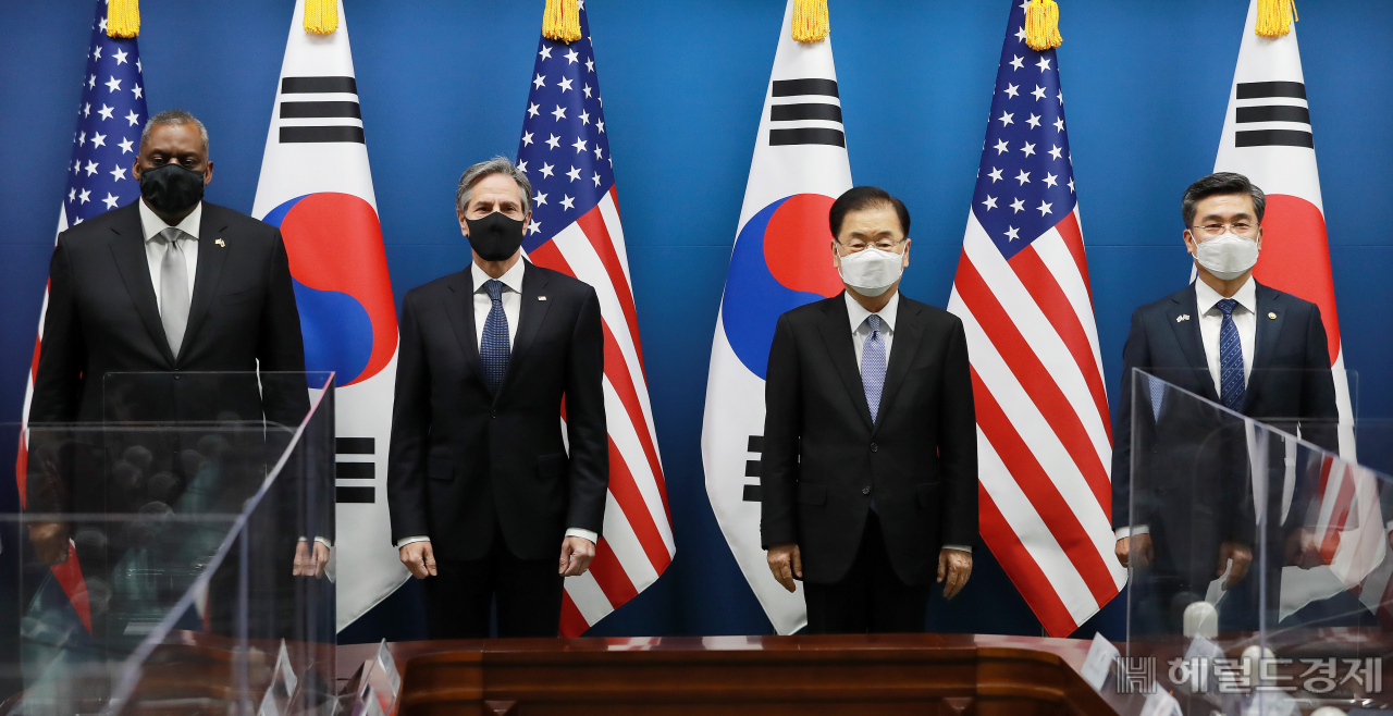 정의용 외교부 장관과 서욱 국방부 장관이 18일 오전 서울 종로구 외교부 청사에서 열린 한미 외교·국방장관회의에 앞서 토니 블링컨 미 국무장관, 로이드 오스틴 국방장관과 함께 기념촬영을 하고 있다. 2021.3.18. 사진공동취재단