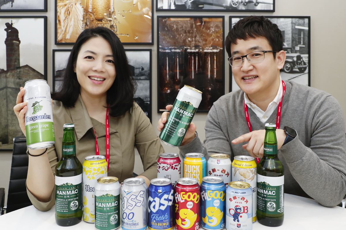 왼쪽부터 서혜연 오비맥주 이노베이션팀 상무, 이유남 기술개발팀 부장 [오비맥주 제공]
