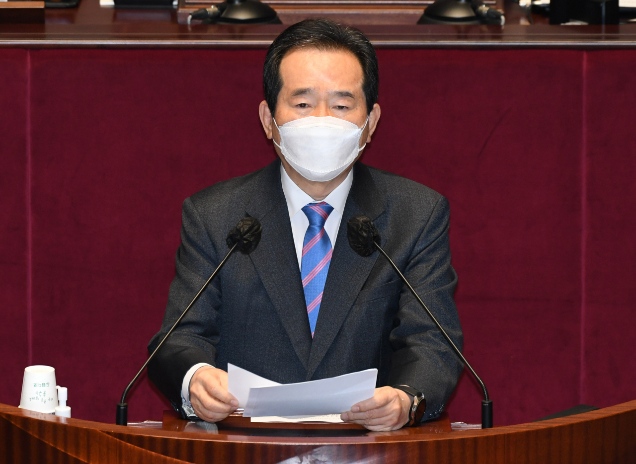 정세균 국무총리가 18일 서울 여의도 국회에서 열린 예결위 전체회의에 출석, 2021년도 제1회 추가경정예산안 관련 인사말을 하고 있다. [연합]
