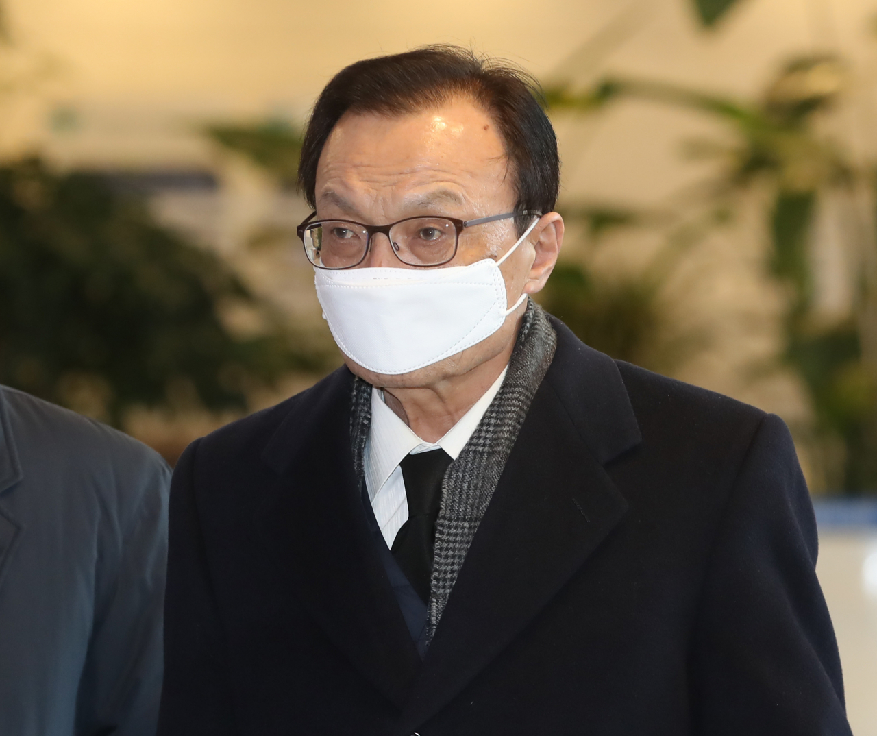 더불어민주당 이해찬 전 대표가 지난 1월 31일 서울 송파구 서울아산병원 장례식장에 마련된 고(故) 정상영 KCC 명예회장의 빈소를 찾아 조문을 위해 들어가고 있다. [연합]