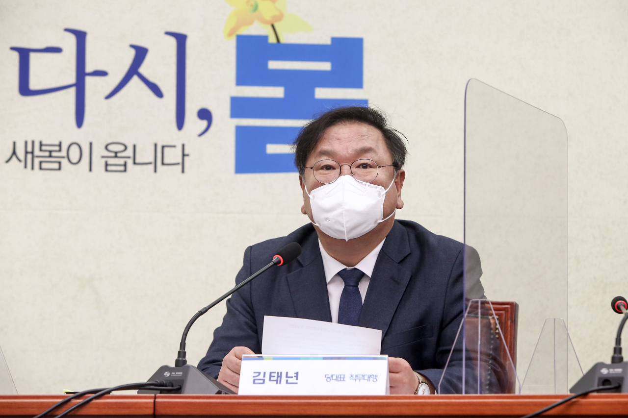 김태년 더불어민주당 당대표 직무대행이 19일 오전 국회 당대표회의실에서 열린 제3차 고위당정협의회에서 발언하고 있다. 이상섭 기자