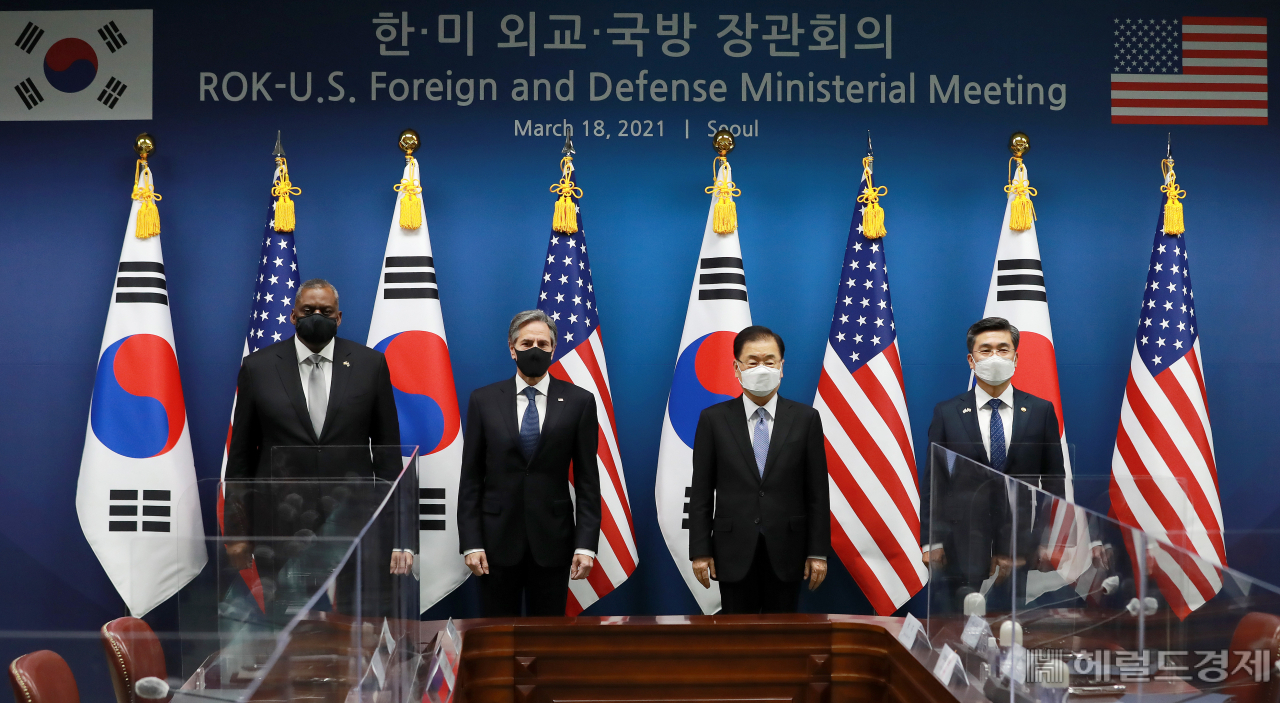 정의용 외교부 장관과 서욱 국방부 장관이 18일 오전 서울 종로구 외교부 청사에서 열린 한미 외교·국방장관회의에 앞서 토니 블링컨 미 국무장관, 로이드 오스틴 국방장관과 함께 기념촬영을 하고 있다. 2021.3.18. 사진공동취재단