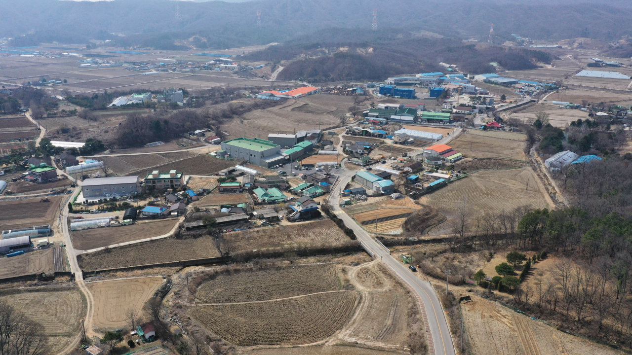 18일 오후 반도체클러스터 산업단지가 들어설 경기 용인시 처인구 원삼면 일대 모습.[연합]