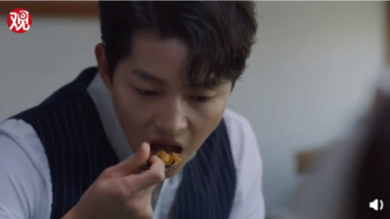 tvN 드라마 '빈센조' 주인공 송중기가 극중 비빔밥을 먹는 장면. 해당 비빔밥은 중국 기업이 만든 브랜드로 중국 PPL 논란이 일었다.[글로벌타임스 웨이보 캡처]