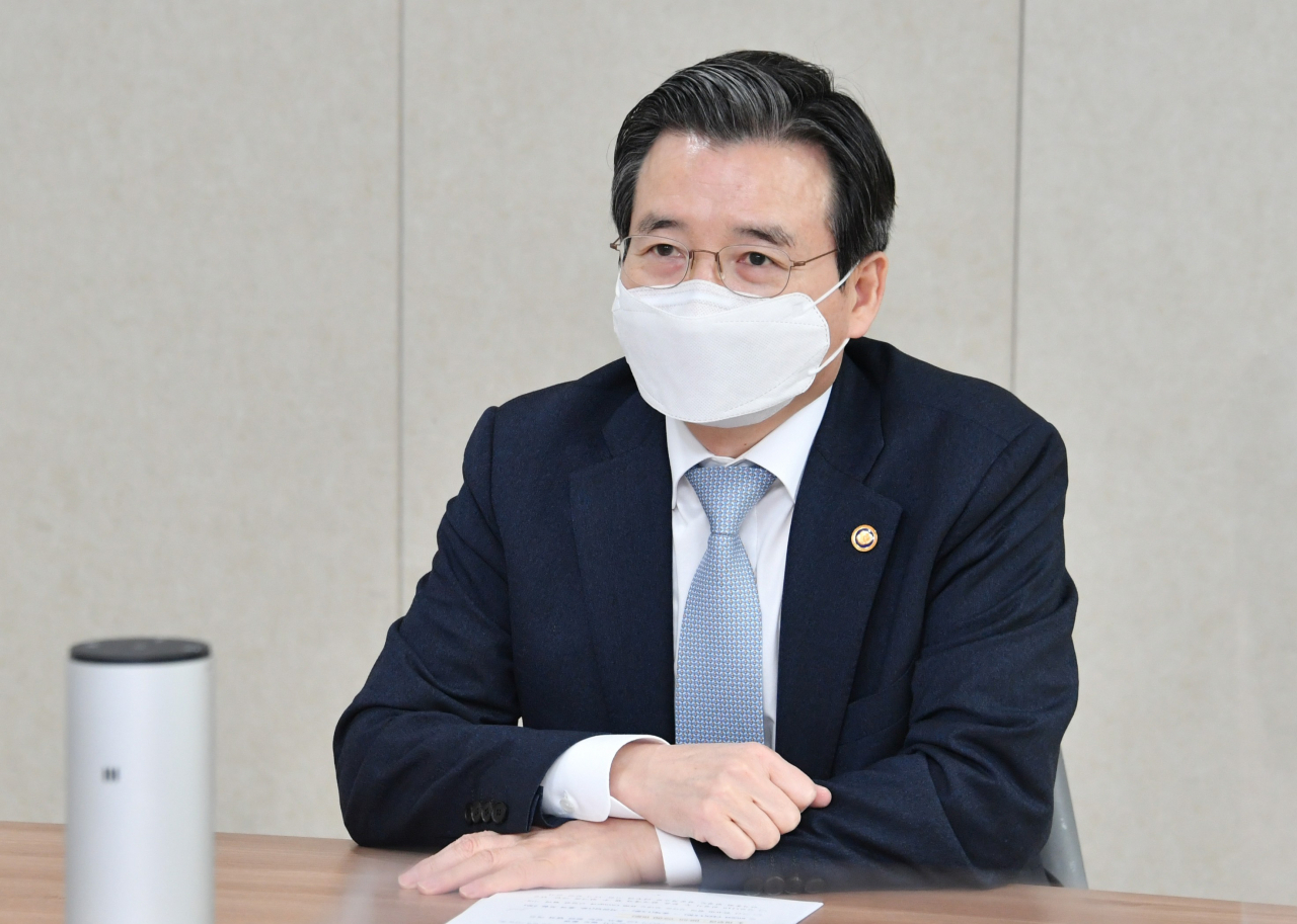 김용범 기획재정부 제1차관이 19일 서울 광화문 소재 회의실에서 화상으로 열린 '한-IDB 협조융자 퍼실리티 서명식'에 참석해 인사말을 하고 있다. [기획재정부 제공. 재판매 및 DB 금지] 연합뉴스
