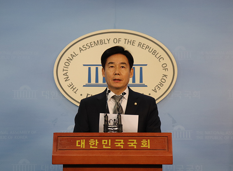 펜트하우스2 제작진에게 공개서한을 보낸 이용호 무소속 국회의원 [이용호의원 의원실 제공]