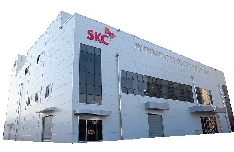 SKC 하이테크마케팅 천안공장에 건설한 SKC 블랭크 마스크 공장 모습. SKC는 이곳을 반도체 소재 클러스터로 조성할 계획이다. [SKC 제공]